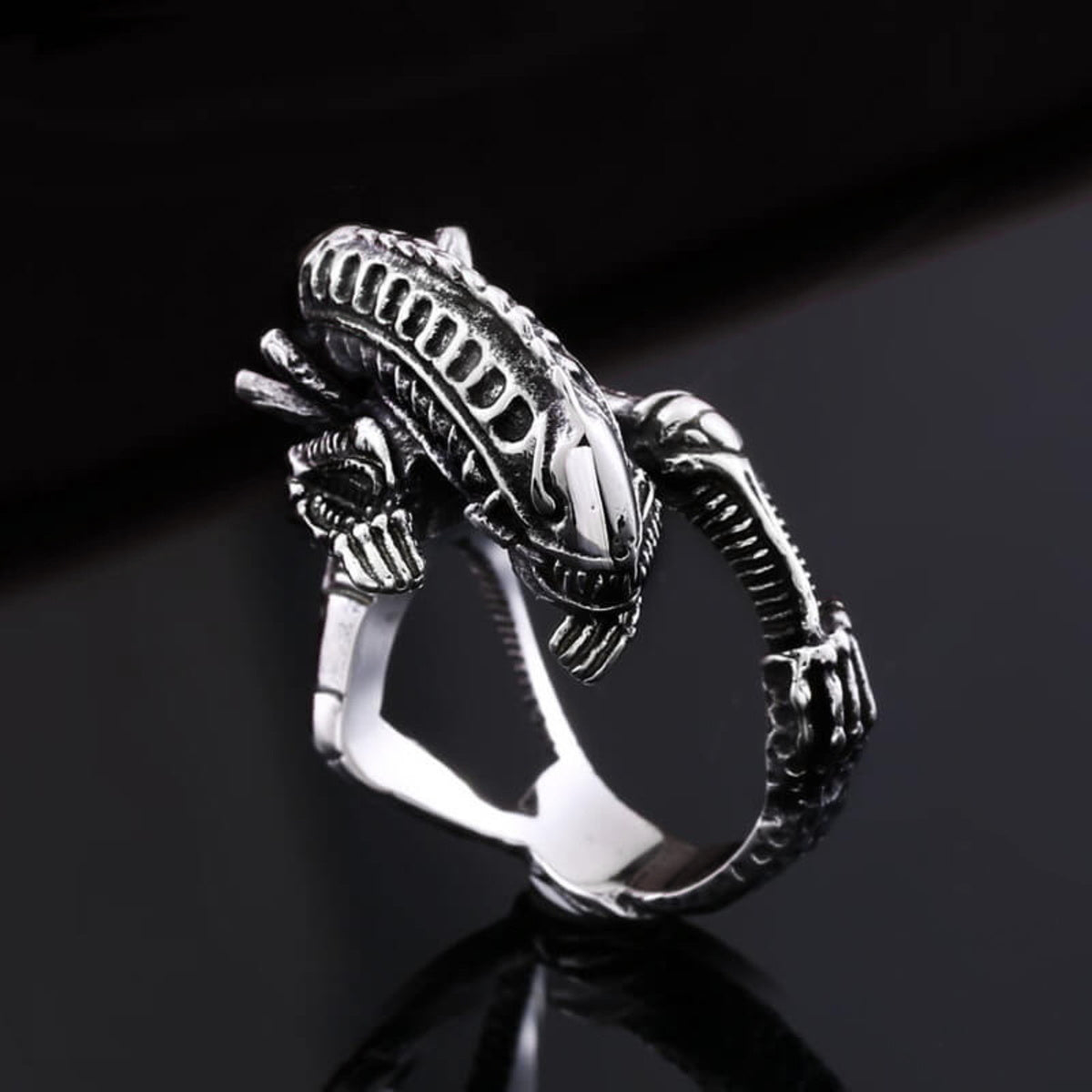 Alien Xenomorph stainless steel ring side view